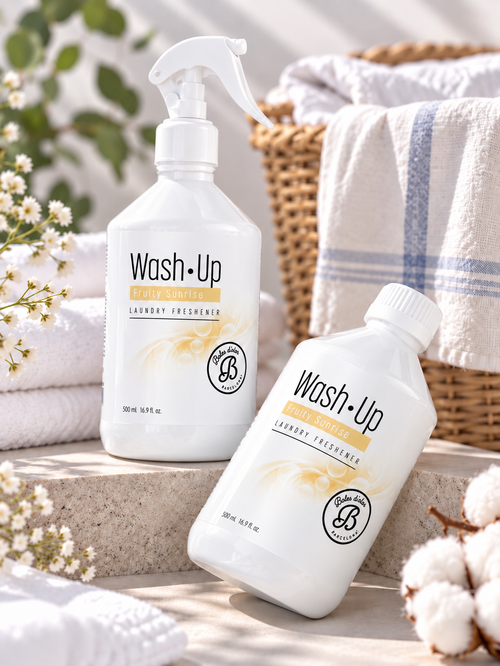 Parfum de linge Wash·Up Fruity Sunrise 500 ml présenté avec vaporisateur et flacon dans une ambiance fraîche et lumineuse.