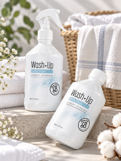Parfum de linge Wash·Up Fresh Linen 500 ml présenté avec vaporisateur et flacon, dans une ambiance de linge frais et naturel.