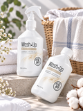 Parfum de linge Wash·Up White Satin 500 ml présenté avec vaporisateur et flacon dans une ambiance élégante avec linge blanc.